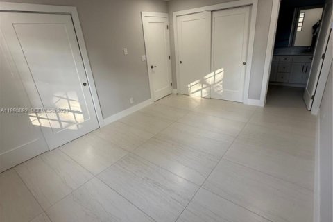 House in Palmetto Bay, Florida 3 bedrooms, 153.75 sq.m. № 2066097 - photo 14