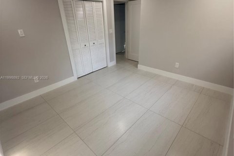 House in Palmetto Bay, Florida 3 bedrooms, 153.75 sq.m. № 2066097 - photo 12