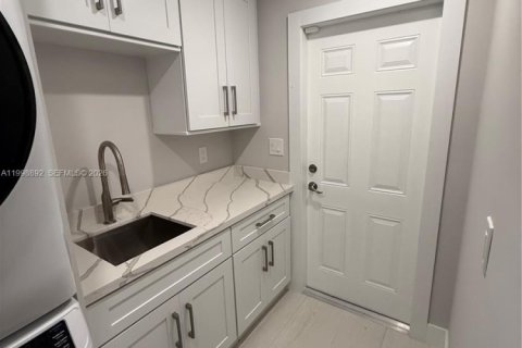 House in Palmetto Bay, Florida 3 bedrooms, 153.75 sq.m. № 2066097 - photo 22