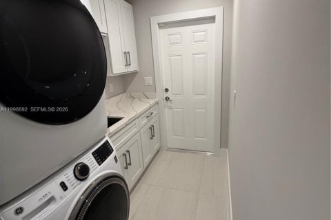 House in Palmetto Bay, Florida 3 bedrooms, 153.75 sq.m. № 2066097 - photo 21