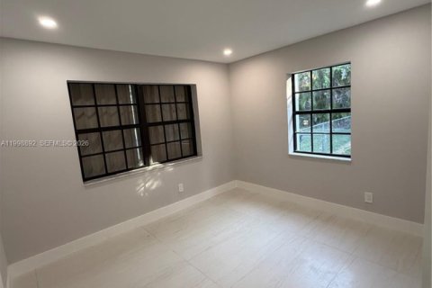 House in Palmetto Bay, Florida 3 bedrooms, 153.75 sq.m. № 2066097 - photo 20