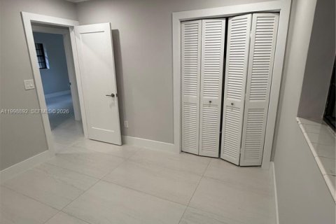 House in Palmetto Bay, Florida 3 bedrooms, 153.75 sq.m. № 2066097 - photo 10