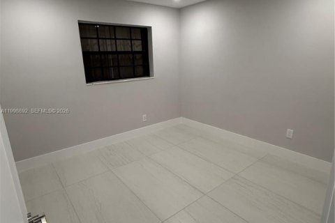 House in Palmetto Bay, Florida 3 bedrooms, 153.75 sq.m. № 2066097 - photo 11