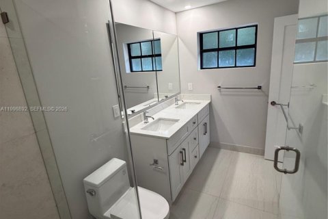 House in Palmetto Bay, Florida 3 bedrooms, 153.75 sq.m. № 2066097 - photo 18