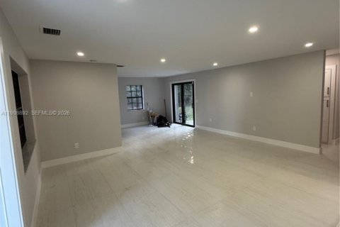 House in Palmetto Bay, Florida 3 bedrooms, 153.75 sq.m. № 2066097 - photo 5