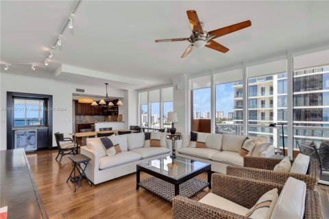 Copropriété à louer à Sunny Isles Beach, Floride: 4 chambres, 254.18 m2 № 1874465 - photo 7