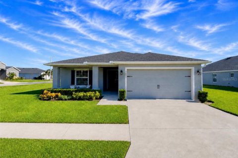 House in Lake Alfred, Florida 4 bedrooms, 168.99 sq.m. № 2225504