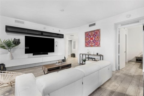 Condo in Miami, Florida, 2 bedrooms  № 1700351 - photo 27