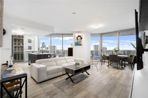 Condo in Miami, Florida, 2 bedrooms  № 1700351 - photo 4