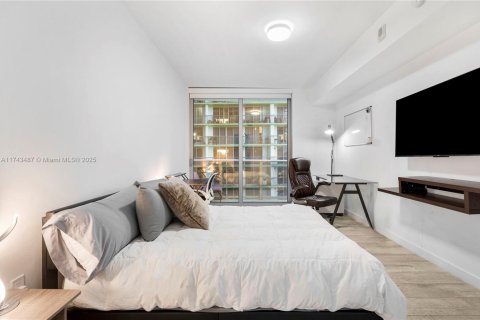Condo in Miami, Florida, 2 bedrooms  № 1700351 - photo 3