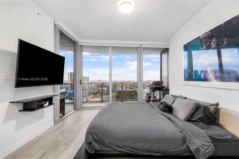 Condo in Miami, Florida, 2 bedrooms  № 1700351 - photo 8