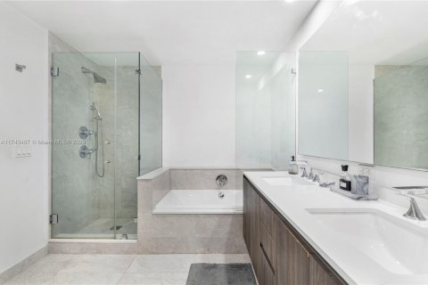 Condo in Miami, Florida, 2 bedrooms  № 1700351 - photo 10