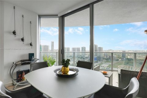 Condo in Miami, Florida, 2 bedrooms  № 1700351 - photo 17