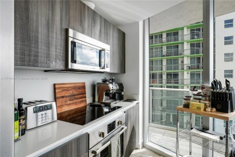 Condo in Miami, Florida, 2 bedrooms  № 1700351 - photo 23