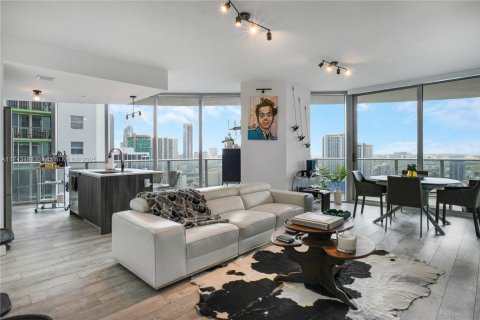 Condo in Miami, Florida, 2 bedrooms  № 1700351 - photo 13