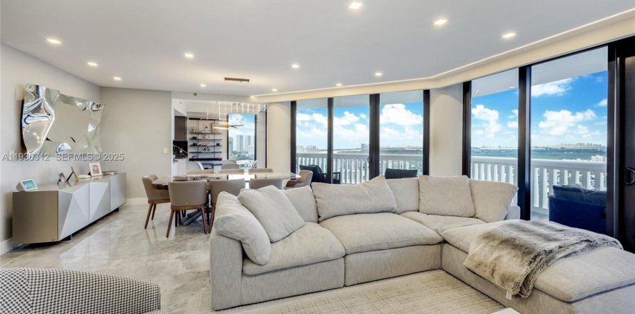 Condo à Aventura, Floride, 2 chambres  № 1994321