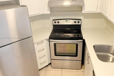 Condominio en alquiler en Oakland Park, Florida, 2 dormitorios, 82.68 m2 № 2007973 - foto 4