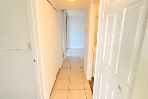 Condominio en alquiler en Oakland Park, Florida, 2 dormitorios, 82.68 m2 № 2007973 - foto 18