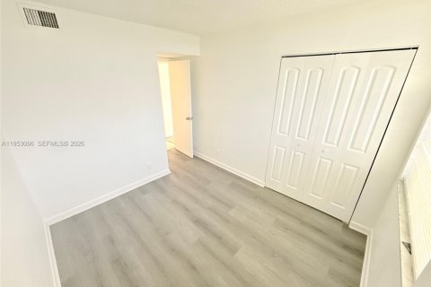 Condominio en alquiler en Oakland Park, Florida, 2 dormitorios, 82.68 m2 № 2007973 - foto 11