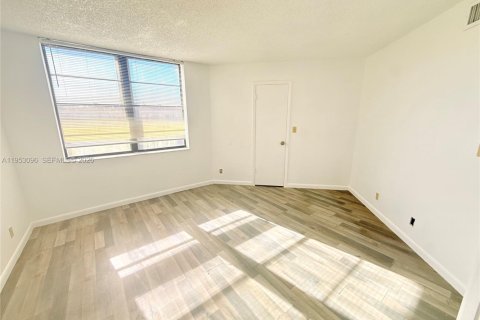 Condominio en alquiler en Oakland Park, Florida, 2 dormitorios, 82.68 m2 № 2007973 - foto 17