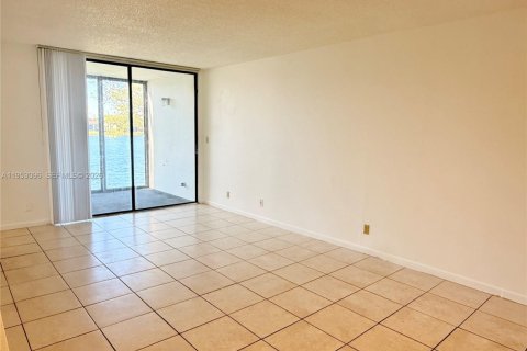 Condominio en alquiler en Oakland Park, Florida, 2 dormitorios, 82.68 m2 № 2007973 - foto 6