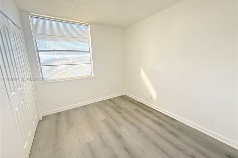 Condominio en alquiler en Oakland Park, Florida, 2 dormitorios, 82.68 m2 № 2007973 - foto 10