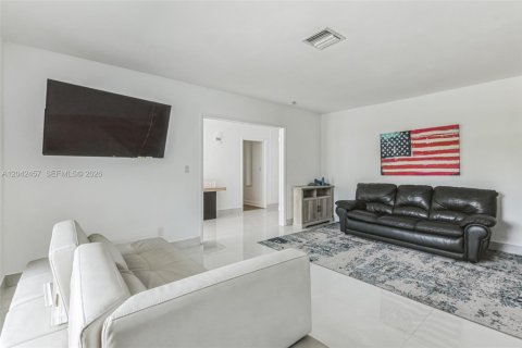 Villa ou maison à louer à Hollywood, Floride: 4 chambres, 224.92 m2 № 2252691 - photo 13