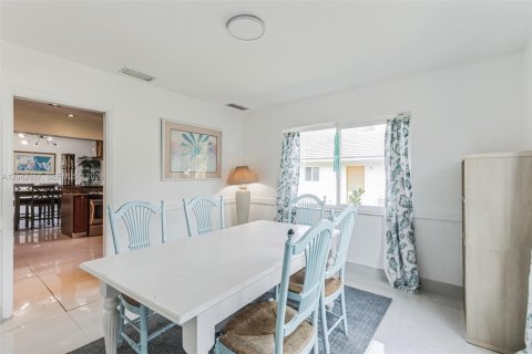 Villa ou maison à louer à Hollywood, Floride: 4 chambres, 224.92 m2 № 2252691 - photo 27