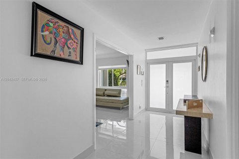 Villa ou maison à louer à Hollywood, Floride: 4 chambres, 224.92 m2 № 2252691 - photo 9