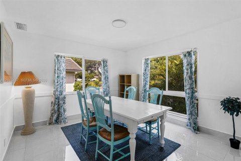 Villa ou maison à louer à Hollywood, Floride: 4 chambres, 224.92 m2 № 2252691 - photo 23