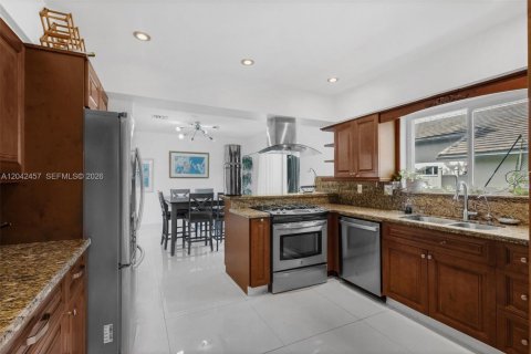 Villa ou maison à louer à Hollywood, Floride: 4 chambres, 224.92 m2 № 2252691 - photo 20