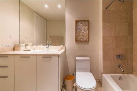 Condominio en alquiler en Miami Beach, Florida, 2 dormitorios, 130.06 m2 № 2006829 - foto 13