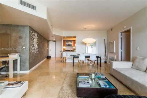 Condominio en alquiler en Miami Beach, Florida, 2 dormitorios, 130.06 m2 № 2006829 - foto 2
