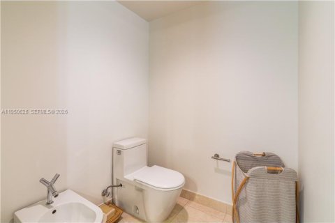 Condominio en alquiler en Miami Beach, Florida, 2 dormitorios, 130.06 m2 № 2006829 - foto 16