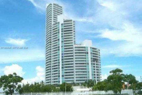 Condominio en alquiler en Miami Beach, Florida, 2 dormitorios, 130.06 m2 № 2006829 - foto 27