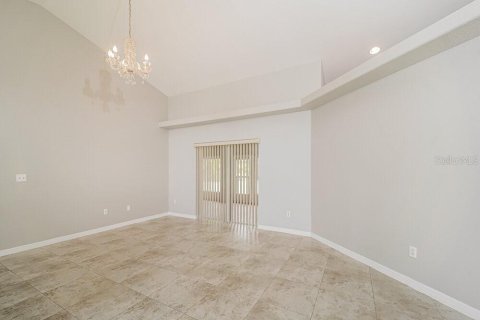 House in Cape Coral, Florida 3 bedrooms, 226.4 sq.m. № 2100296 - photo 3