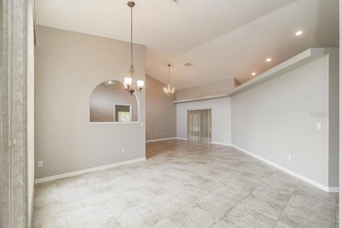 House in Cape Coral, Florida 3 bedrooms, 226.4 sq.m. № 2100296 - photo 4