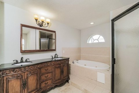 House in Cape Coral, Florida 3 bedrooms, 226.4 sq.m. № 2100296 - photo 10