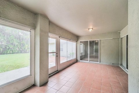House in Cape Coral, Florida 3 bedrooms, 226.4 sq.m. № 2100296 - photo 15