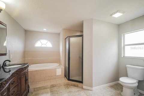 House in Cape Coral, Florida 3 bedrooms, 226.4 sq.m. № 2100296 - photo 11