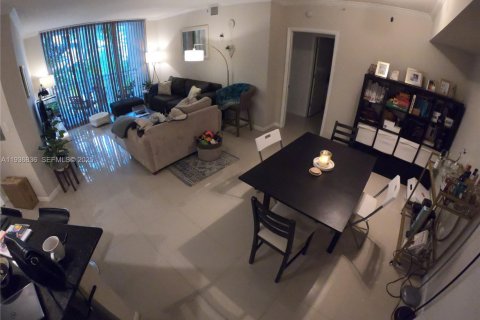 Condo in Miami, Florida, 2 bedrooms  № 1994932 - photo 9
