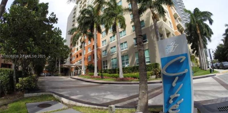 Condo in Miami, Florida, 2 bedrooms  № 1994932