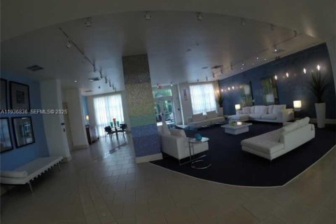 Condo in Miami, Florida, 2 bedrooms  № 1994932 - photo 4