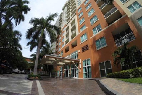 Condo in Miami, Florida, 2 bedrooms  № 1994932 - photo 2