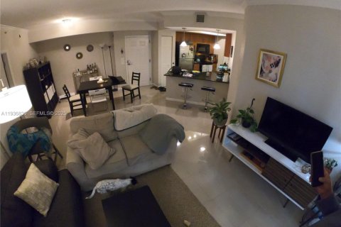 Condo in Miami, Florida, 2 bedrooms  № 1994932 - photo 10