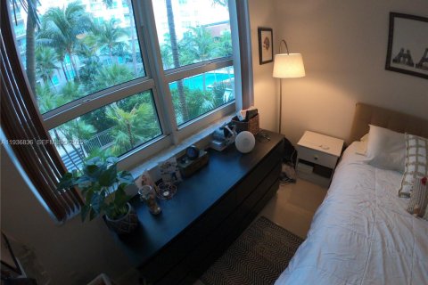 Condo in Miami, Florida, 2 bedrooms  № 1994932 - photo 17