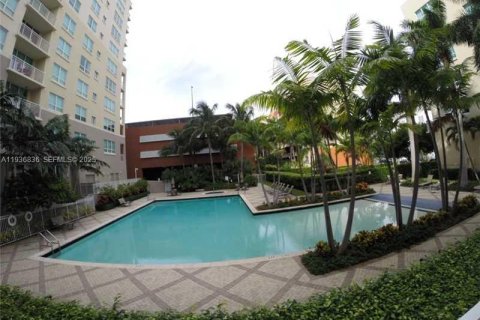 Condo in Miami, Florida, 2 bedrooms  № 1994932 - photo 21
