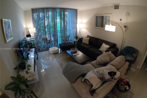 Condo in Miami, Florida, 2 bedrooms  № 1994932 - photo 12