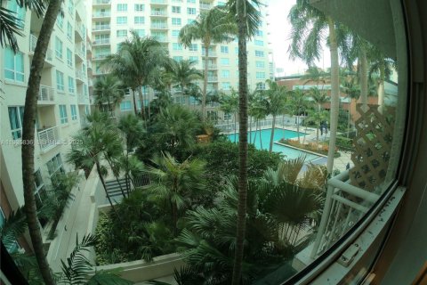 Condo in Miami, Florida, 2 bedrooms  № 1994932 - photo 18