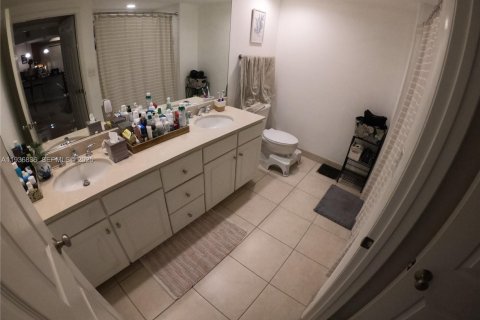 Condo in Miami, Florida, 2 bedrooms  № 1994932 - photo 14